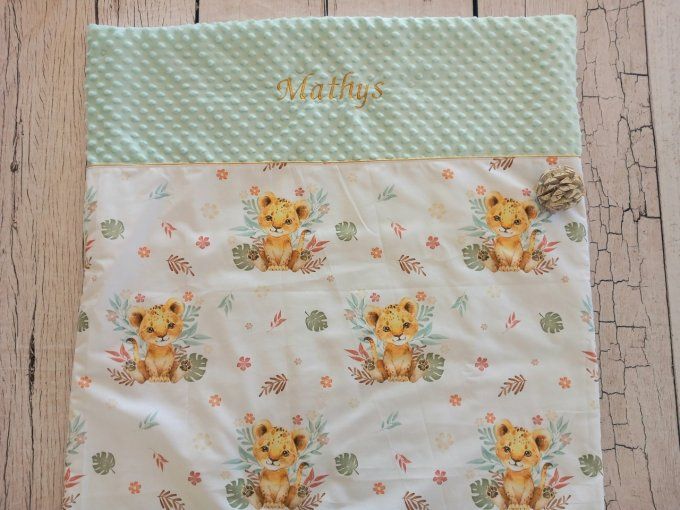 Couverture personnalisée lion fleur / minky vert