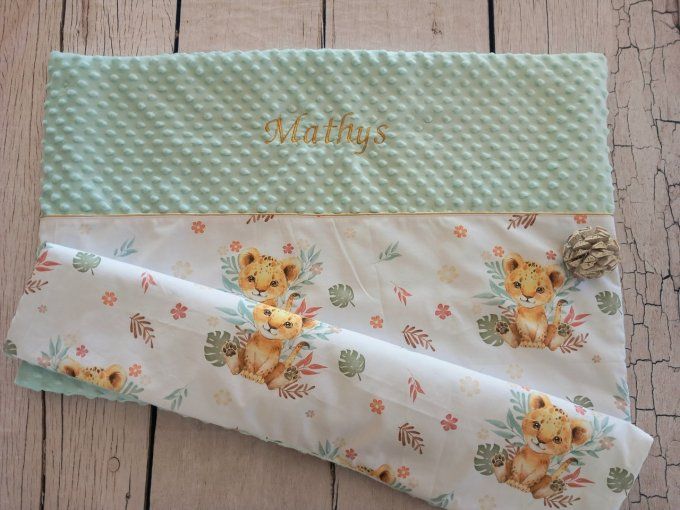 Couverture personnalisée lions fleurs/minky vert