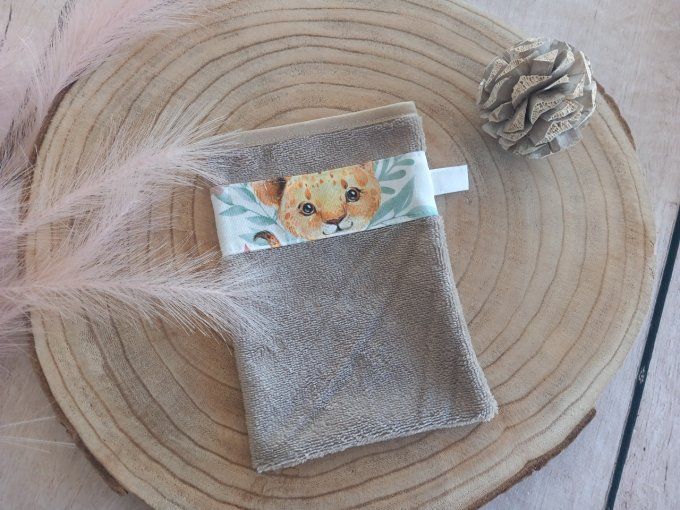 Gant de toilette lion fleur / micro-éponge bambou taupe