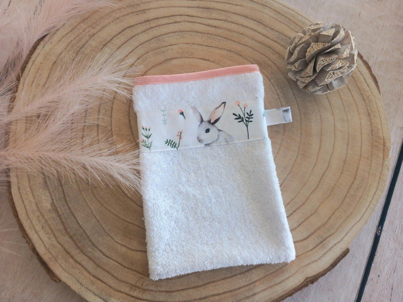 Gant de toilette lapins fleurs / micro-éponge bambou blanche