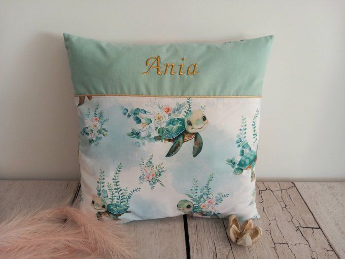 Coussin avec housse personnalisée 40 x 40 cm tortues / uni vert clair