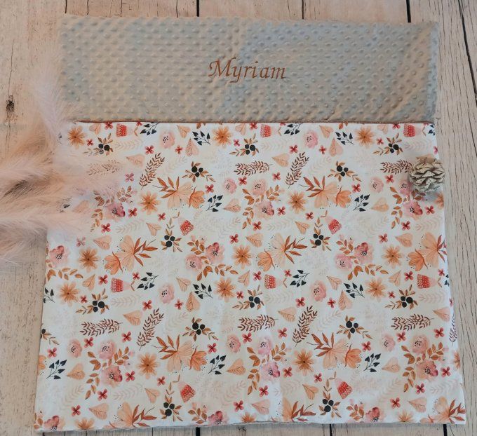 Couverture personnalisée bébé fleurs sauvages / minky taupe