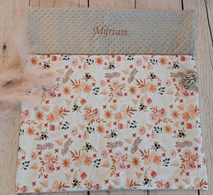 Couverture personnalisée bébé fleurs sauvages / minky taupe