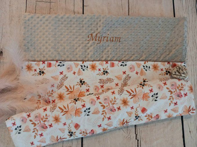 Couverture personnalisée bébé fleurs sauvages / minky taupe