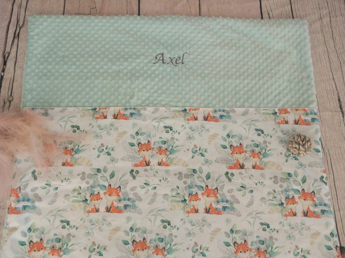 Couverture personnalisée bébé renards eucalyptus / minky vert / argenté