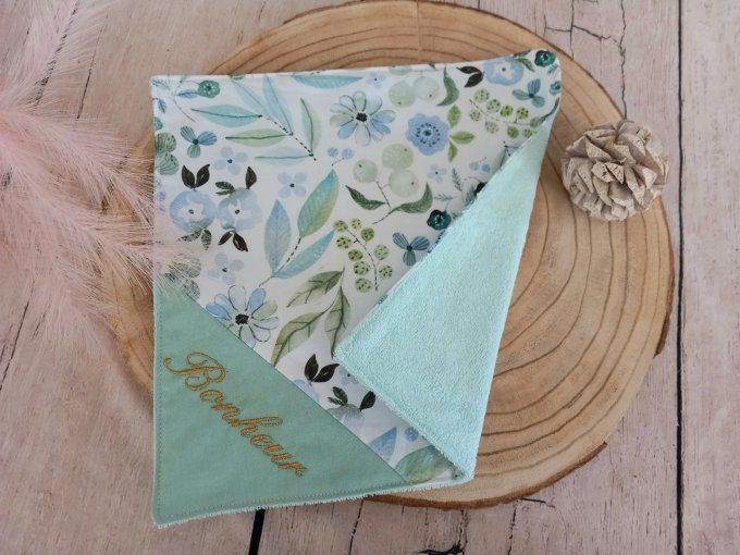 Serviette de table 30 x 30 cm fleurs bleues / uni vert clair / broderie dorée
