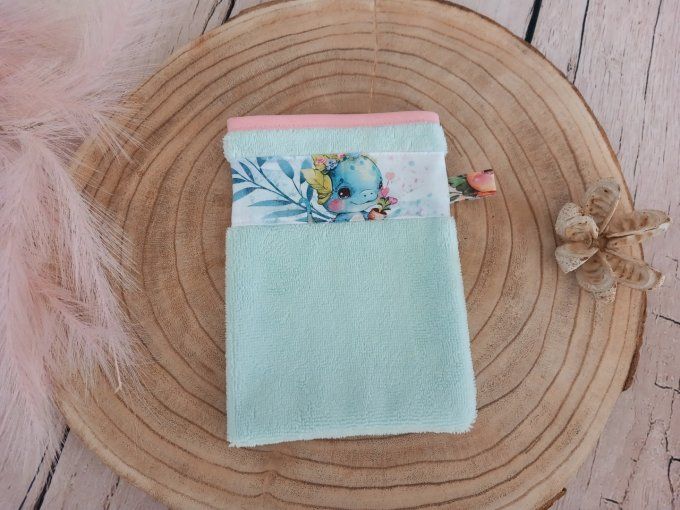 Gant de toilette dragons / micro-éponge bambou verte / liseré rose clair
