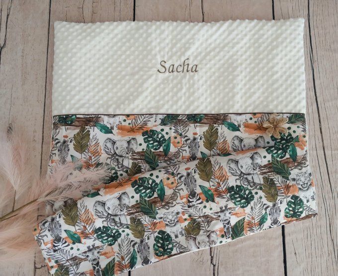 Couverture personnalisée bébé savane verte / minky blanc