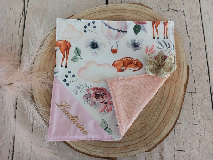 Serviette de table 30 x 30 cm chevreuils / uni rose clair