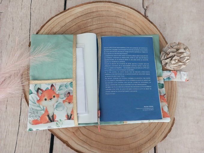 Protège carnet de santé renards eucalyptus / uni vert clair / prénom doré