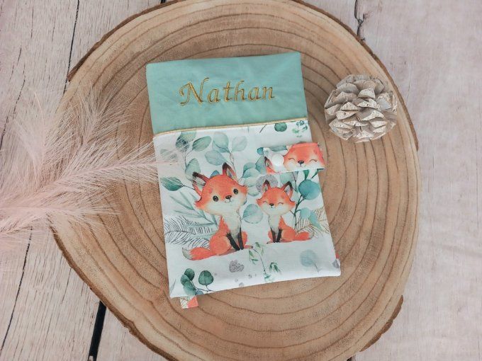Protège carnet de santé renards eucalyptus / uni vert clair / prénom doré