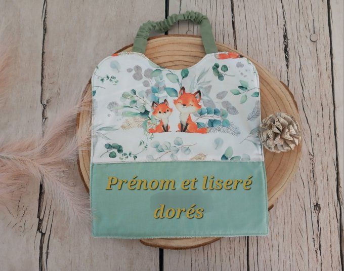 Grand bavoir élastique prénom renards eucalyptus / uni vert clair / prénom doré