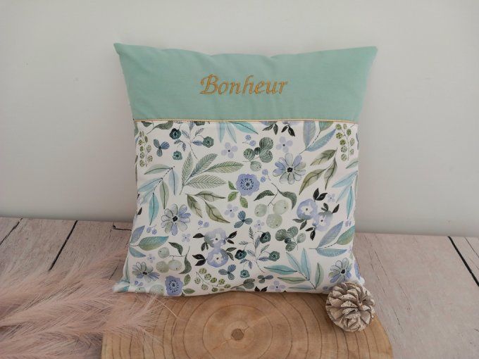 Coussin et housse personnalisée fleurs bleues / uni vert clair