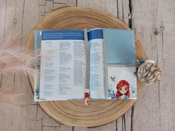 Protège carnet de santé princesses / uni bleu clair