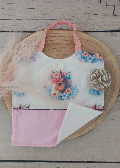 Grand bavoir élastique prénom cheval / uni rose clair
