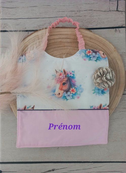 Grand bavoir élastique prénom cheval / uni rose clair