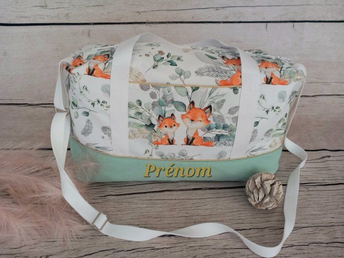 Sac à langer renards eucalyptus / tissu uni vert clair / prénom doré