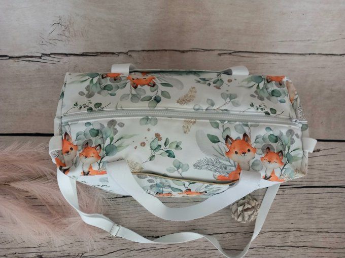Sac à langer renards eucalyptus / tissu uni vert clair / prénom doré