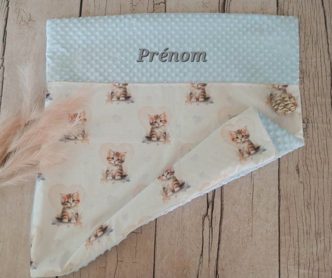 Couverture personnalisée bébé chat / minky bleu clair