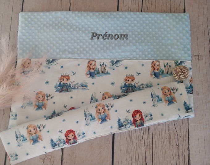 Couverture personnalisée bébé princesses / minky bleu clair