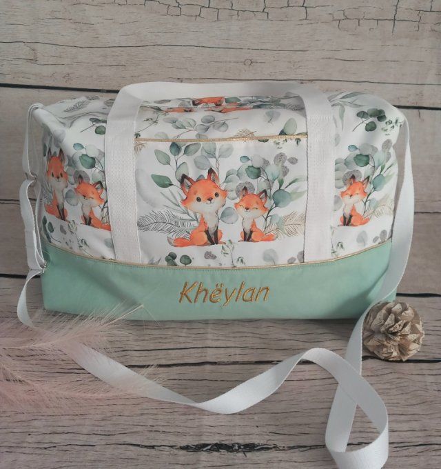 Sac à langer renards eucalyptus / tissu uni vert clair / prénom doré