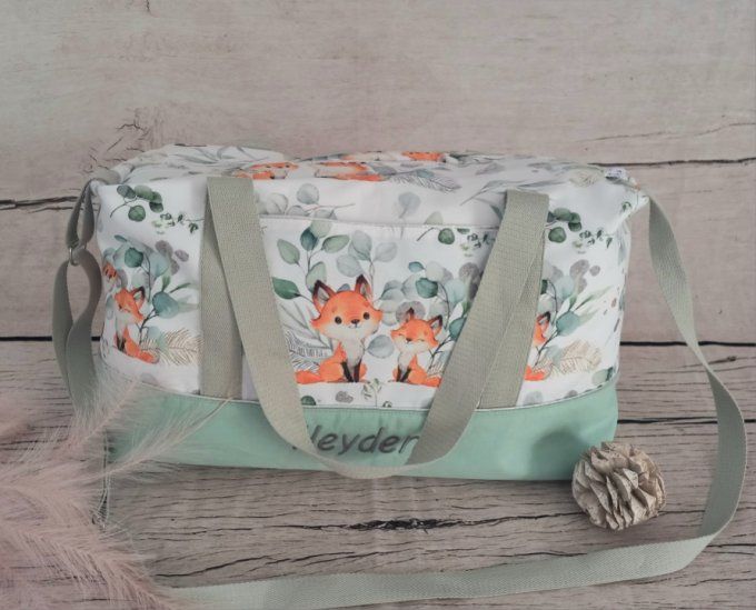 Sac à langer renards eucalyptus / tissu uni vert clair / prénom gris