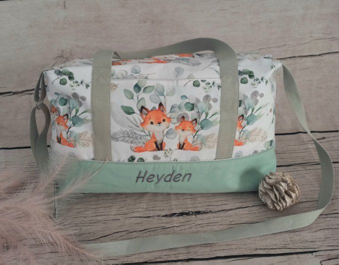 Sac à langer renards eucalyptus / tissu uni vert clair / prénom gris