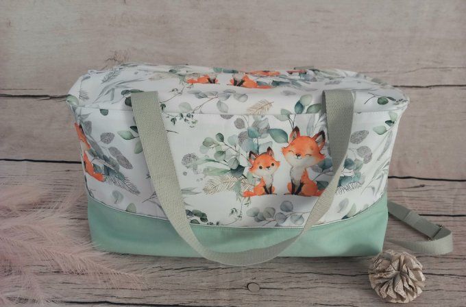 Sac à langer renards eucalyptus / tissu uni vert clair / prénom gris
