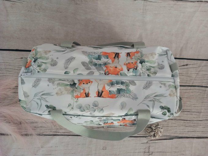 Sac à langer renards eucalyptus / tissu uni vert clair / prénom gris