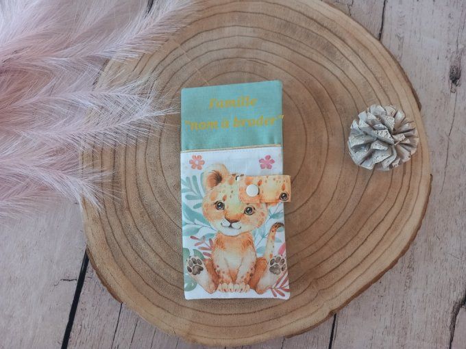 Protège livret de famille lion fleur / uni vert clair