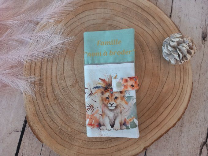 Protège livret de famille lion boho / uni vert clair