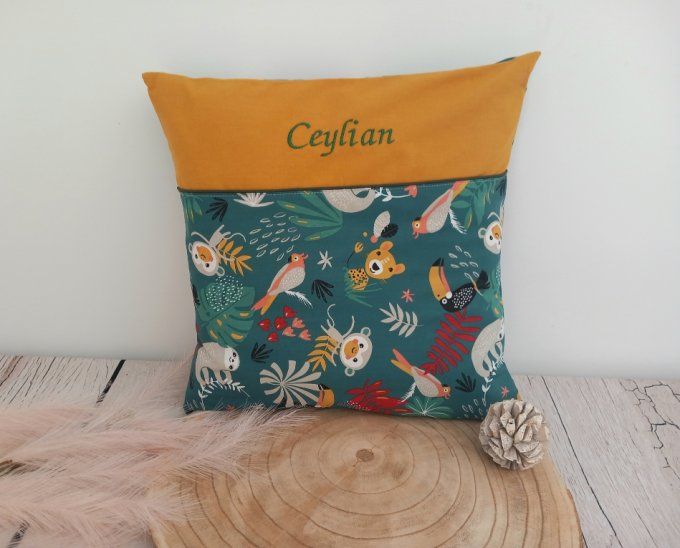 Coussin et housse personnalisée 40 x 40 cm jungle verte / uni ocre