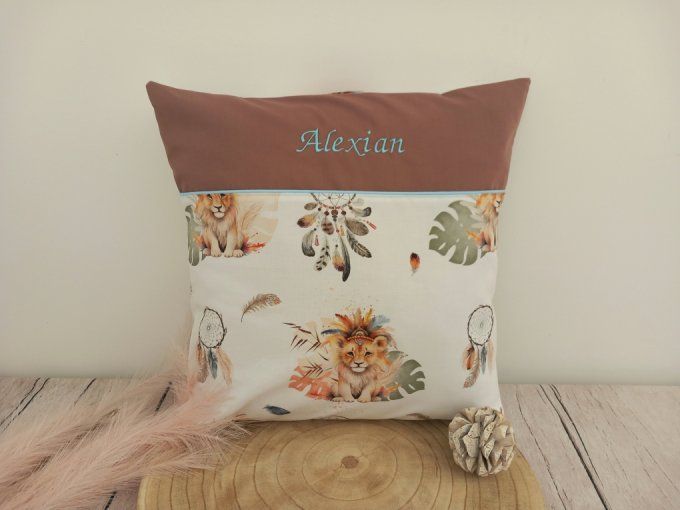 Coussin et housse personnalisée lion boho / uni marron