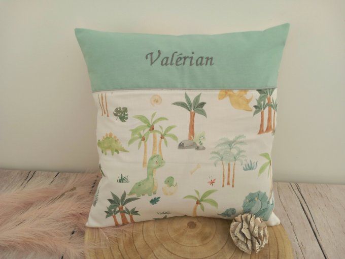 Coussin et housse personnalisée 40 x 40 cm dino vert / uni vert clair