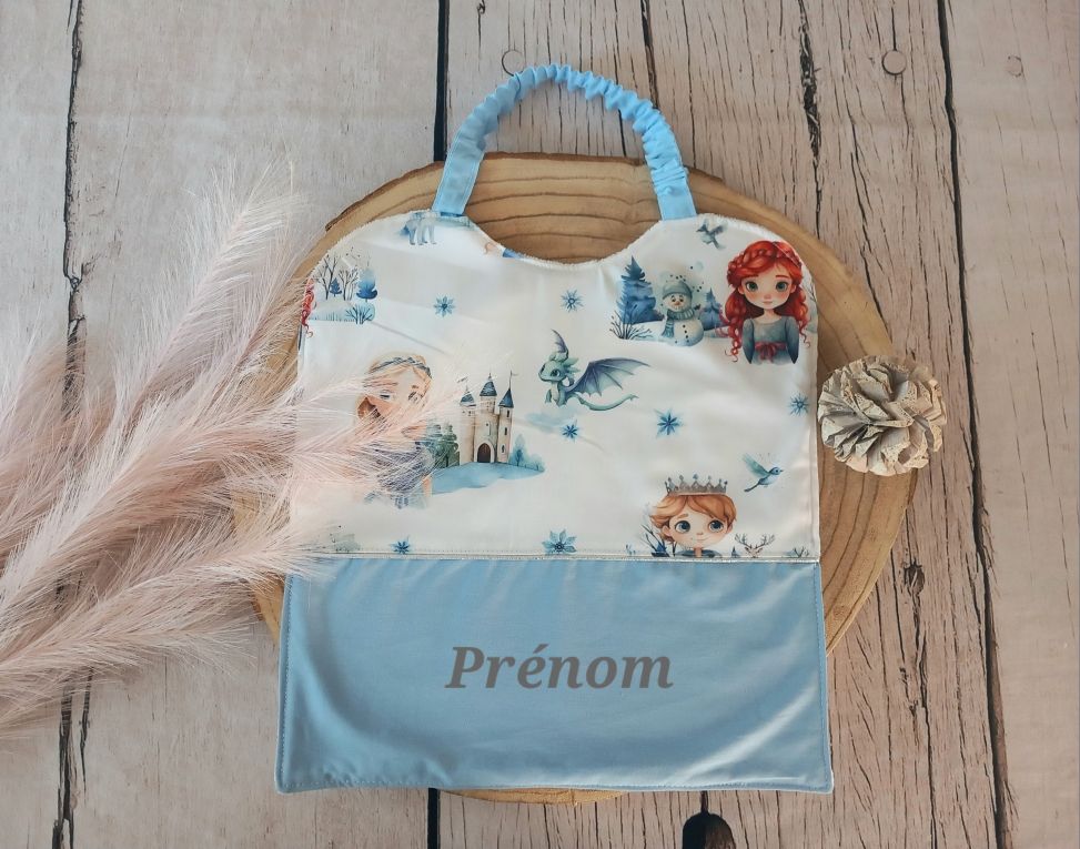 Grand bavoir élastique prénom / uni bleu clair