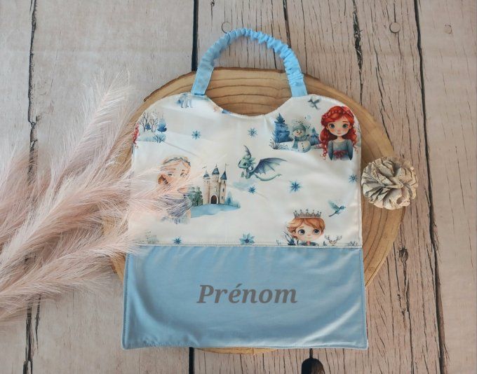 Grand bavoir élastique prénom / uni bleu clair