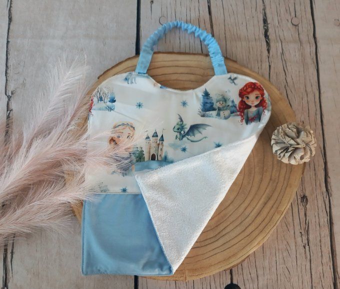 Grand bavoir élastique prénom / uni bleu clair