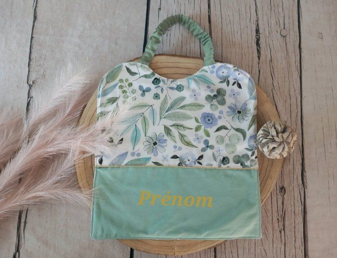 Grand bavoir élastique fleurs bleues / uni vert clair
