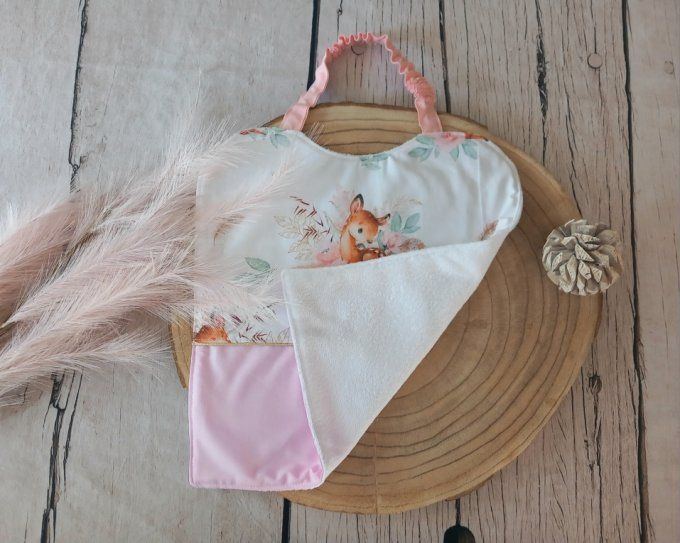 Grand bavoir élastique prénom biche boho / uni rose clair