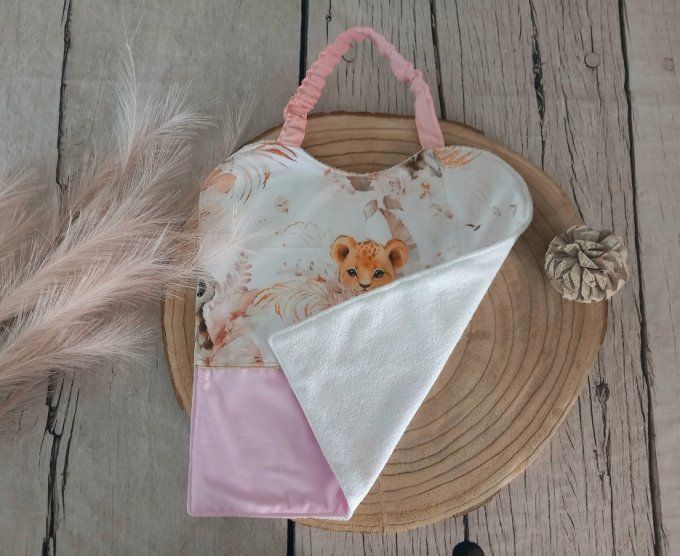 Grand bavoir élastique prénom animaux beiges / uni rose clair