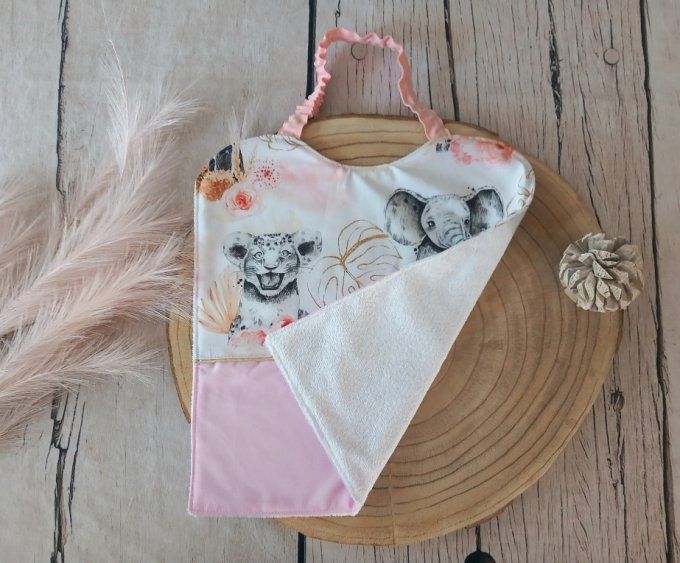 Grand bavoir élastique prénom savane corail / uni rose clair