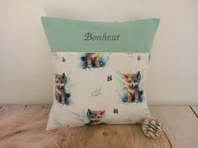 Coussin et housse personnalisée 40 x 40 cm loup / uni vert clair