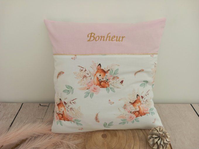 Coussin et housse personnalisée 40 x 40 cm biche boho / uni rose clair