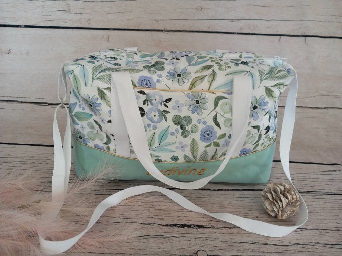 Sac à langer fleurs bleues / tissu uni vert clair