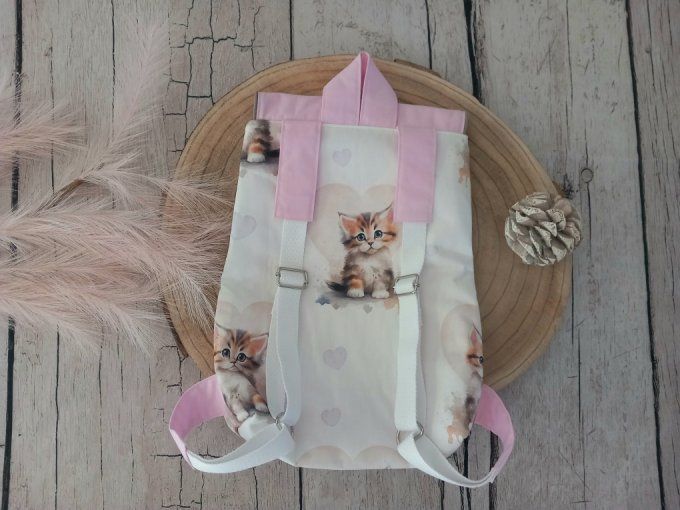 Sac à dos enfant chat / rabat uni rose clair