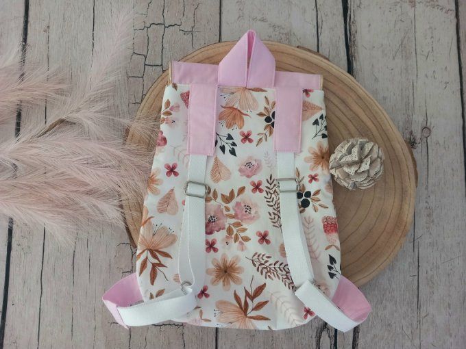 Sac à dos enfant fleurs sauvages / rabat uni rose clair