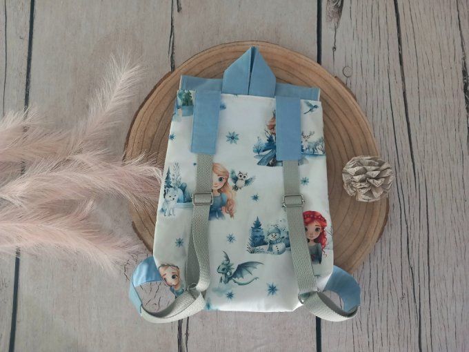 Sac à dos enfant princesses / rabat uni bleu clair