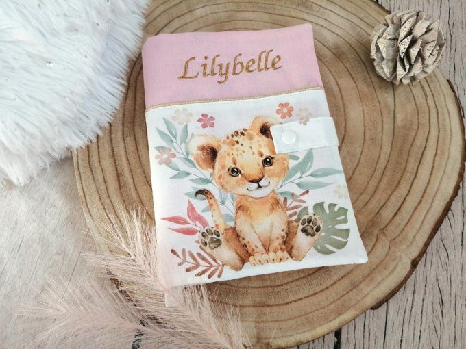 Protège carnet de santé lion fleur / rose clair