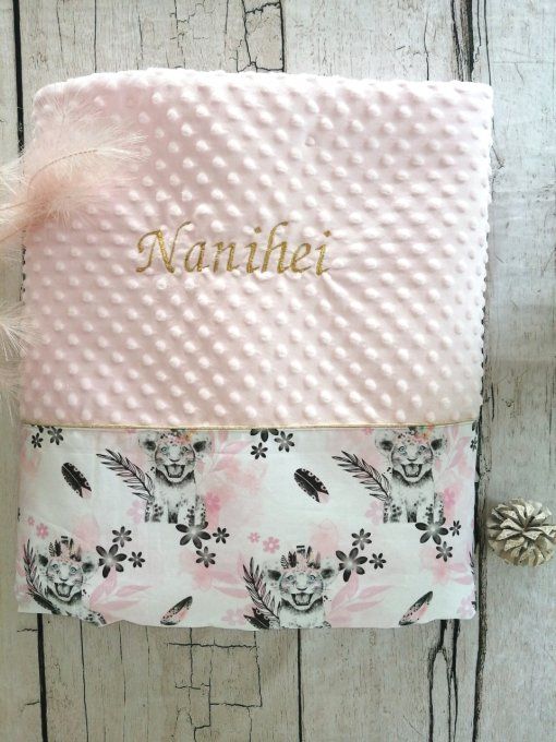 Couverture personnalisée bébé lion rose