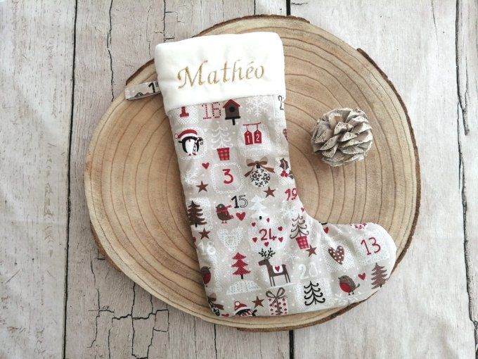 Chaussette de Noël à suspendre motif calendrier beige